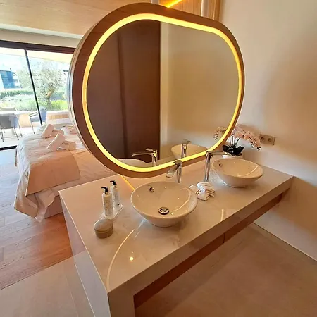 Luxury 2 Bed South El Higueron With Private Plunge Pool Apartmán *
