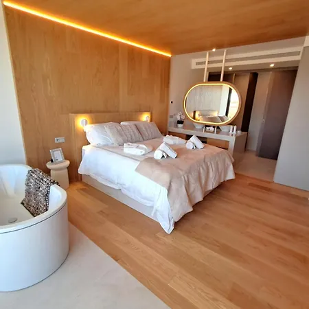 Luxury 2 Bed South El Higueron With Private Plunge Pool *